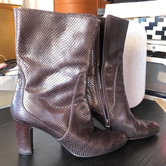 Cole Haan mid calf leather boot  lizard skin snakeskin pattern dark brown 8 - Picture 1 of 9